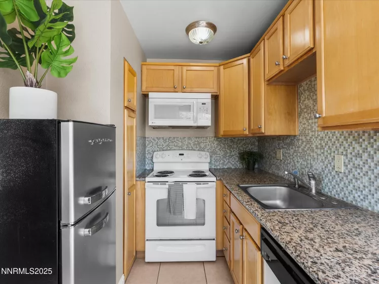 280 Island, Reno, Nevada 89501, 1 Bedroom Bedrooms, ,2 BathroomsBathrooms,Residential,Residential,Island,250050274