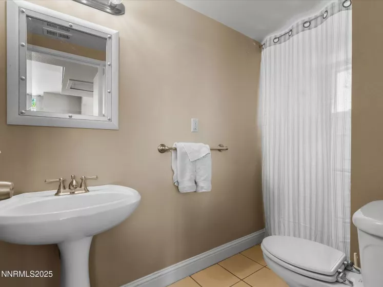 280 Island, Reno, Nevada 89501, 1 Bedroom Bedrooms, ,2 BathroomsBathrooms,Residential,Residential,Island,250050274