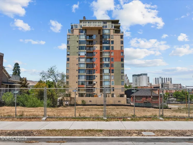 280 Island, Reno, Nevada 89501, 1 Bedroom Bedrooms, ,2 BathroomsBathrooms,Residential,Residential,Island,250050274