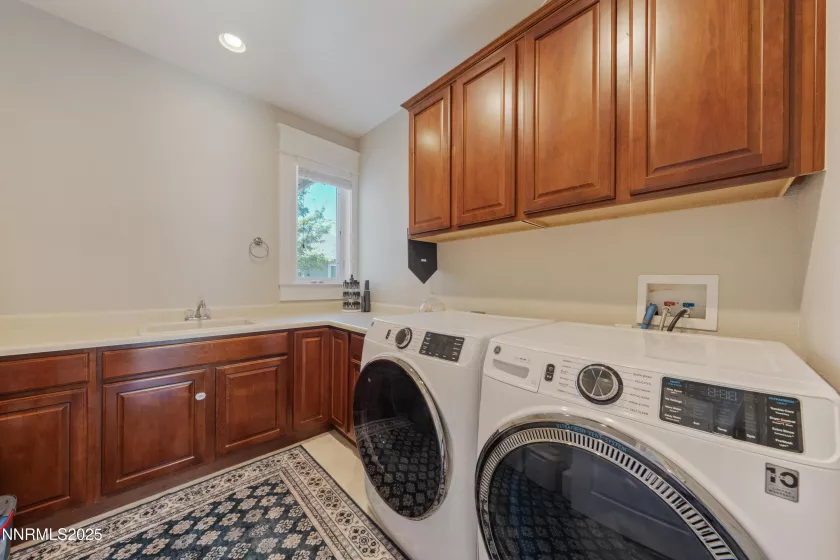 1011 Keystone, Gardnerville, Nevada 89460, 5 Bedrooms Bedrooms, ,4 BathroomsBathrooms,Residential,Residential,Keystone,250050280