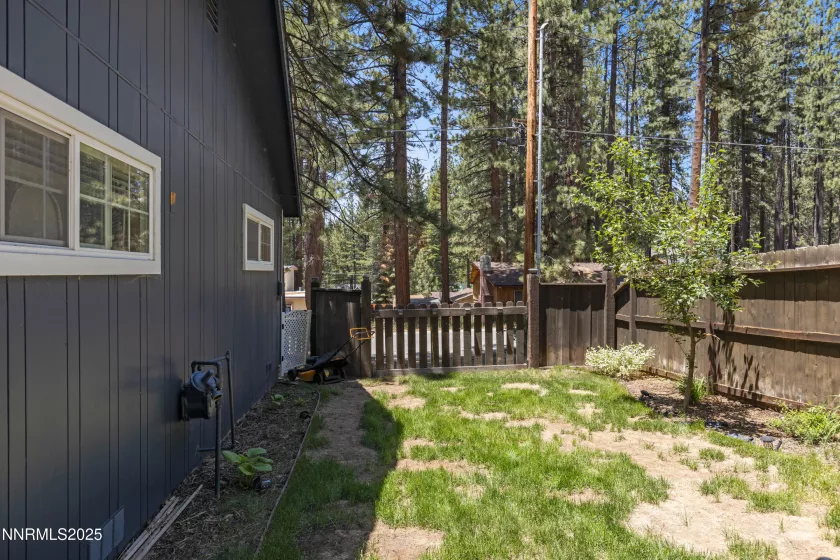 2450 Pinter, South Lake Tahoe, California 96150, 4 Bedrooms Bedrooms, ,3 BathroomsBathrooms,Residential,Residential,Pinter,250050311