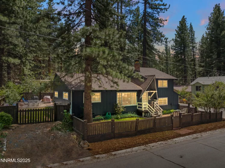 2450 Pinter, South Lake Tahoe, California 96150, 4 Bedrooms Bedrooms, ,3 BathroomsBathrooms,Residential,Residential,Pinter,250050311