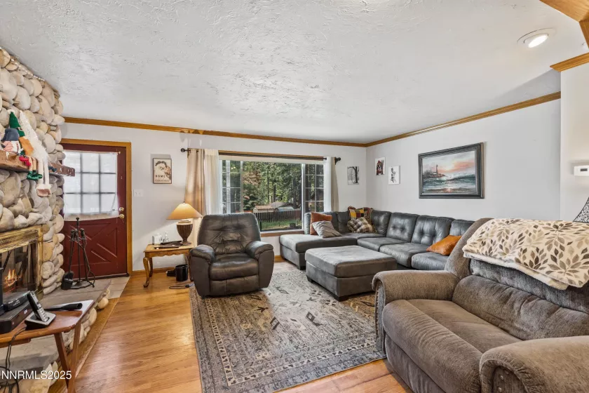 2450 Pinter, South Lake Tahoe, California 96150, 4 Bedrooms Bedrooms, ,3 BathroomsBathrooms,Residential,Residential,Pinter,250050311