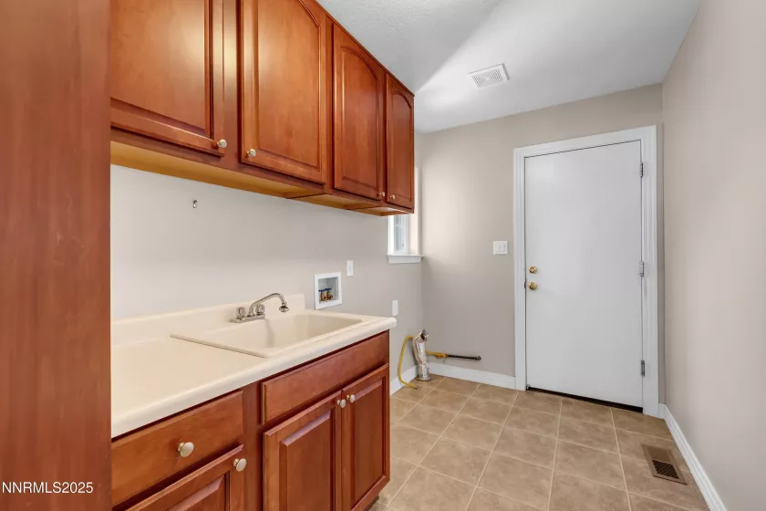 7135 Windstar, Reno, Nevada 89523, 3 Bedrooms Bedrooms, ,2 BathroomsBathrooms,Residential,Residential,Windstar,250050322