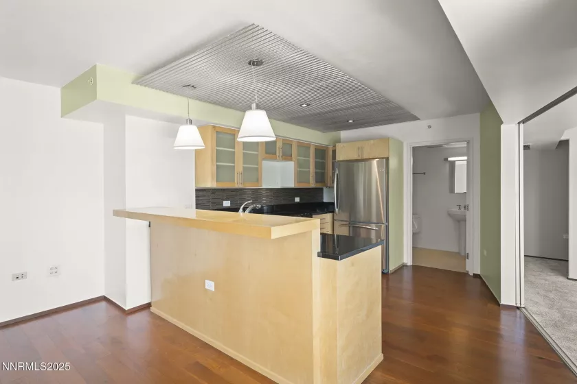 255 Sierra, Reno, Nevada 89501, 1 Bedroom Bedrooms, ,2 BathroomsBathrooms,Residential,Residential,Sierra,250050342