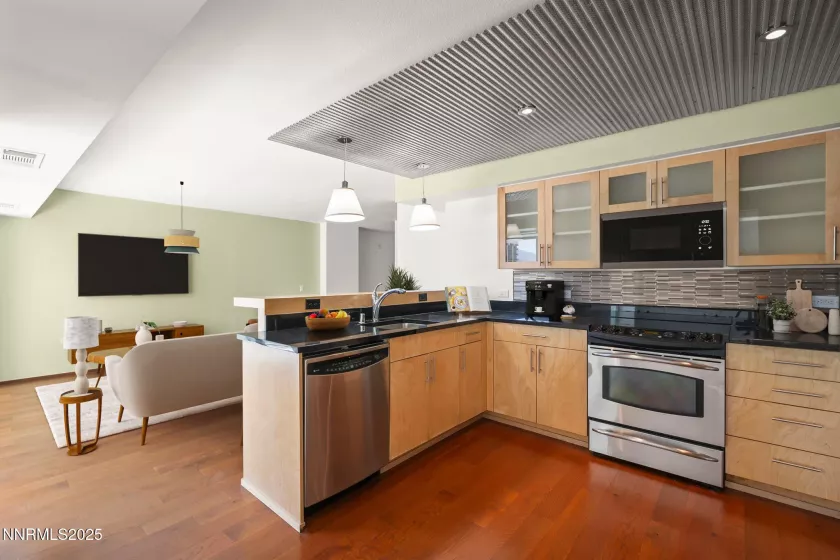 255 Sierra, Reno, Nevada 89501, 1 Bedroom Bedrooms, ,2 BathroomsBathrooms,Residential,Residential,Sierra,250050342