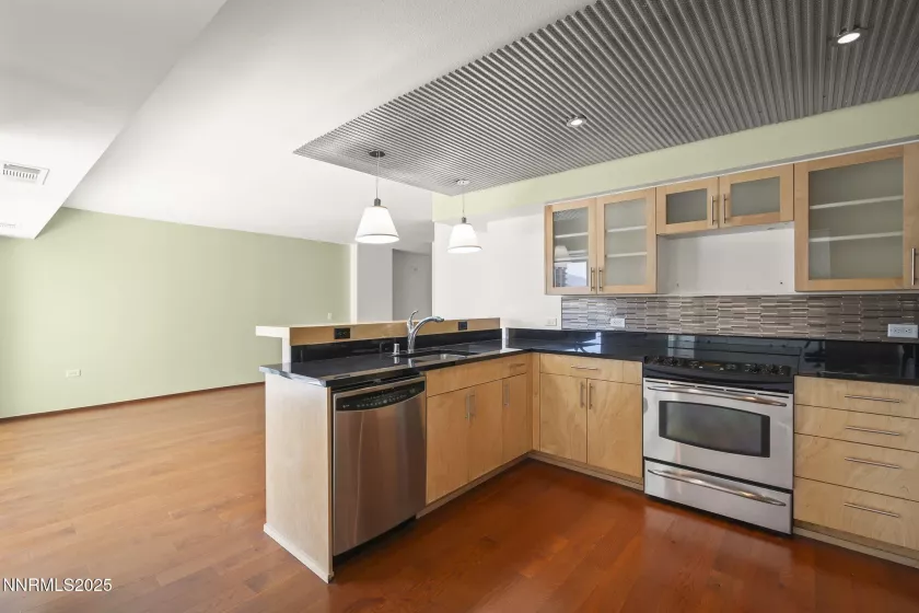 255 Sierra, Reno, Nevada 89501, 1 Bedroom Bedrooms, ,2 BathroomsBathrooms,Residential,Residential,Sierra,250050342