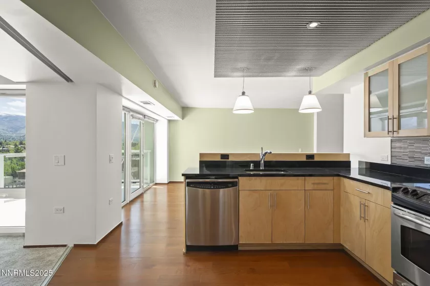 255 Sierra, Reno, Nevada 89501, 1 Bedroom Bedrooms, ,2 BathroomsBathrooms,Residential,Residential,Sierra,250050342