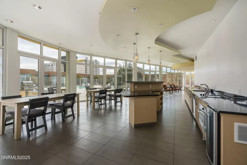 255 Sierra, Reno, Nevada 89501, 1 Bedroom Bedrooms, ,2 BathroomsBathrooms,Residential,Residential,Sierra,250050342