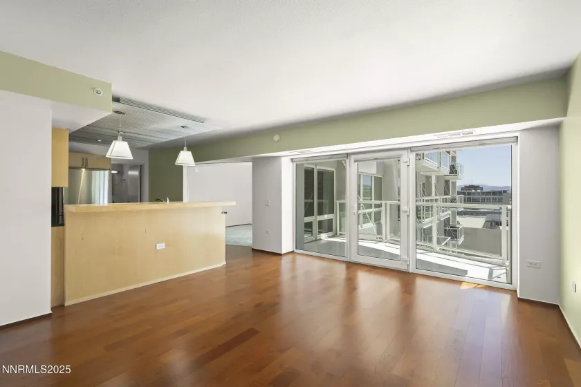 255 Sierra, Reno, Nevada 89501, 1 Bedroom Bedrooms, ,2 BathroomsBathrooms,Residential,Residential,Sierra,250050342