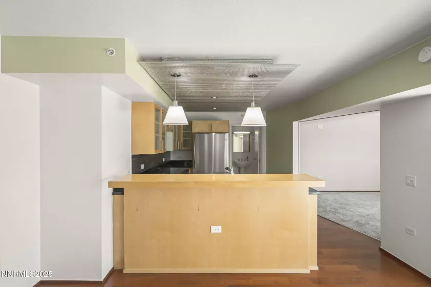 255 Sierra, Reno, Nevada 89501, 1 Bedroom Bedrooms, ,2 BathroomsBathrooms,Residential,Residential,Sierra,250050342