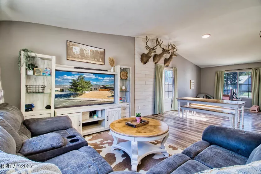 1563 Maria, Fernley, Nevada 89408, 4 Bedrooms Bedrooms, ,2 BathroomsBathrooms,Residential,Residential,Maria,250050290