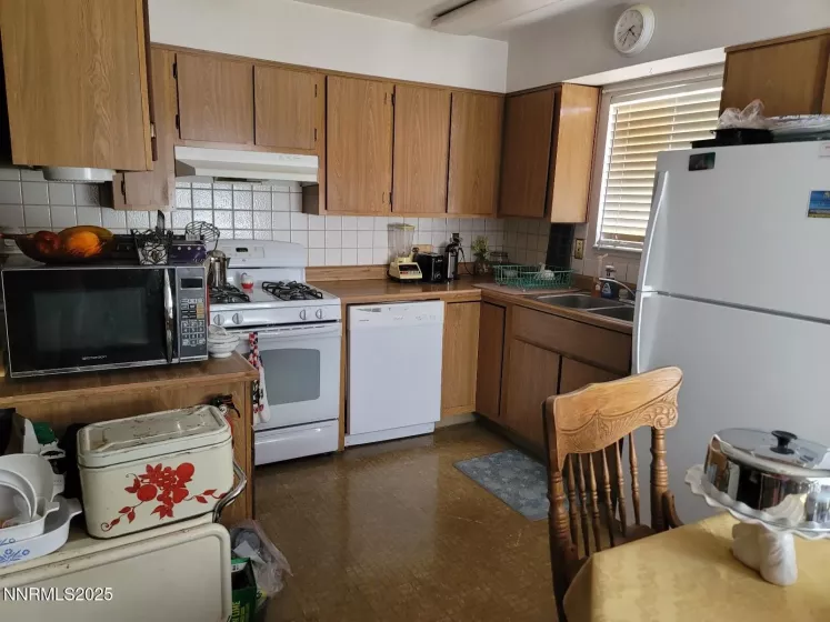 135 Curry, Fernley, Nevada 89408, ,Residential Income,Residential,Curry,250050291