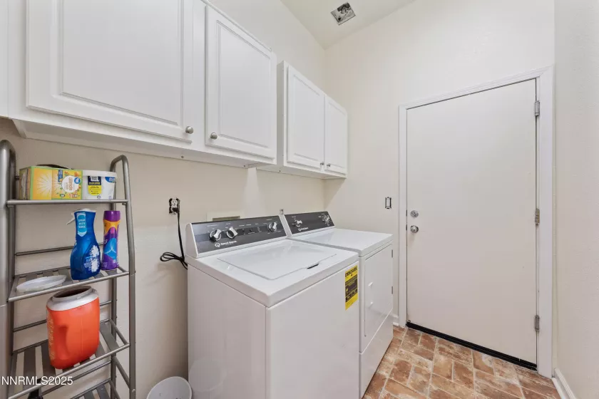 17745 Thunder River, Reno, Nevada 89508, 4 Bedrooms Bedrooms, ,2 BathroomsBathrooms,Residential,Residential,Thunder River,250050377