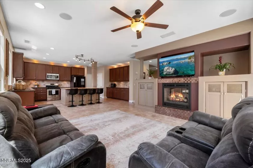 400 Sondrio, Reno, Nevada 89521, 5 Bedrooms Bedrooms, ,3 BathroomsBathrooms,Residential,Residential,Sondrio,250050380