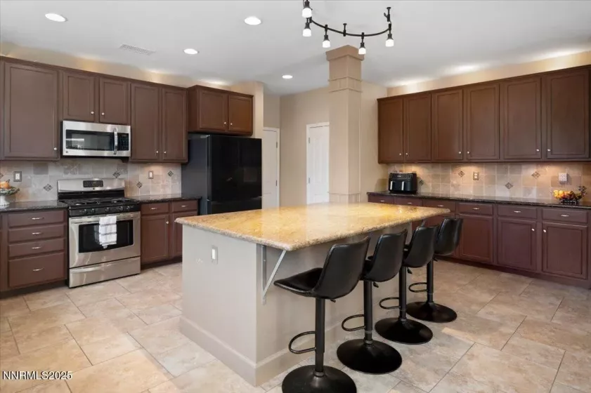 400 Sondrio, Reno, Nevada 89521, 5 Bedrooms Bedrooms, ,3 BathroomsBathrooms,Residential,Residential,Sondrio,250050380