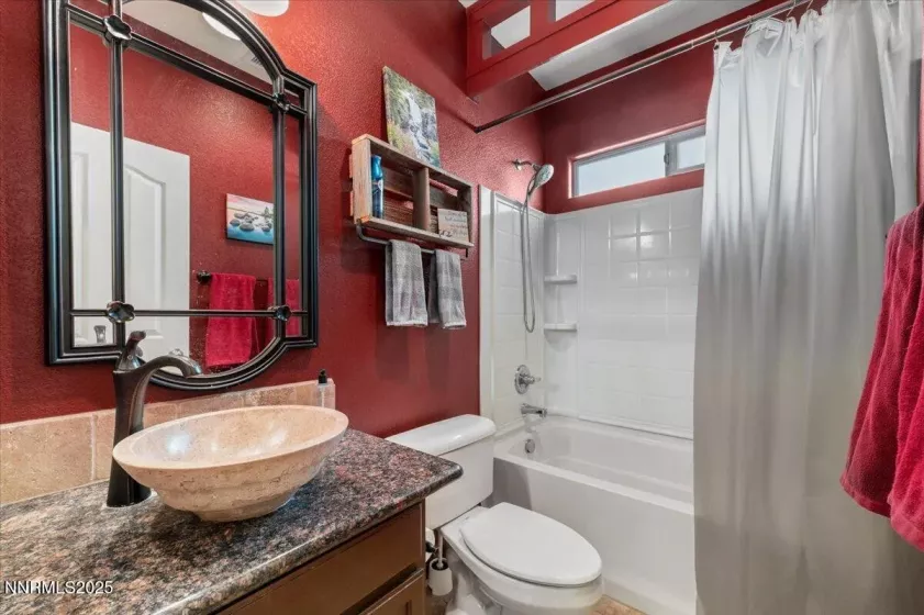 400 Sondrio, Reno, Nevada 89521, 5 Bedrooms Bedrooms, ,3 BathroomsBathrooms,Residential,Residential,Sondrio,250050380