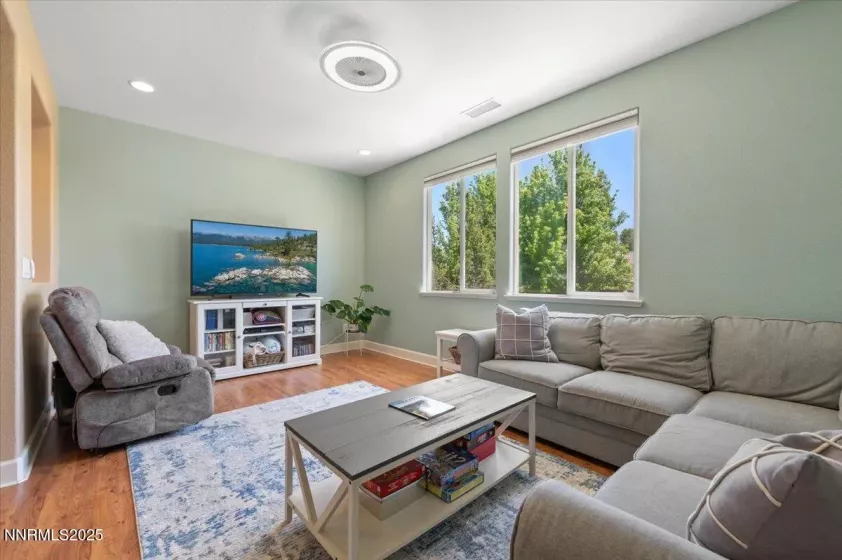 400 Sondrio, Reno, Nevada 89521, 5 Bedrooms Bedrooms, ,3 BathroomsBathrooms,Residential,Residential,Sondrio,250050380
