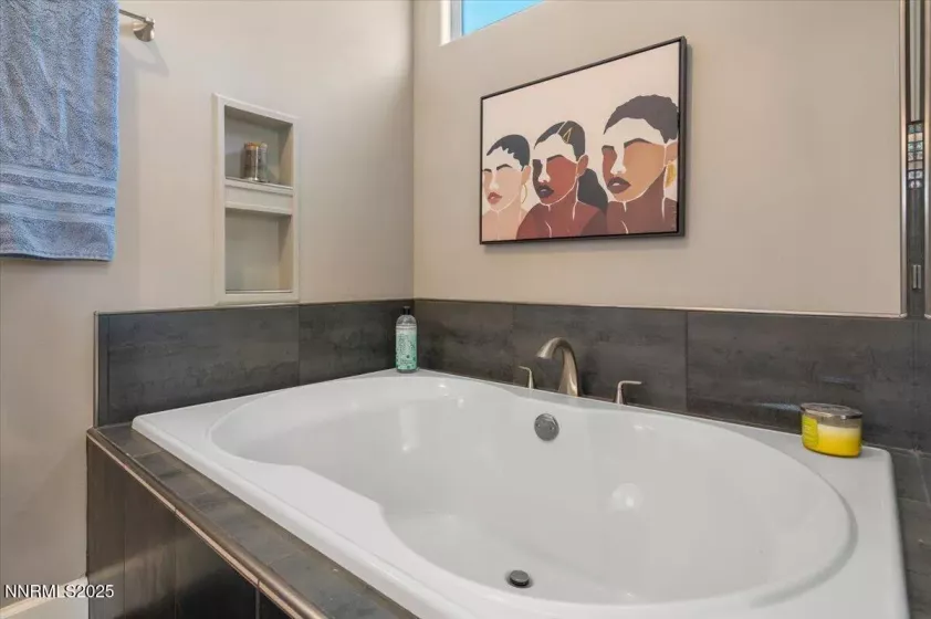 400 Sondrio, Reno, Nevada 89521, 5 Bedrooms Bedrooms, ,3 BathroomsBathrooms,Residential,Residential,Sondrio,250050380