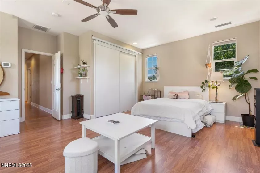 400 Sondrio, Reno, Nevada 89521, 5 Bedrooms Bedrooms, ,3 BathroomsBathrooms,Residential,Residential,Sondrio,250050380