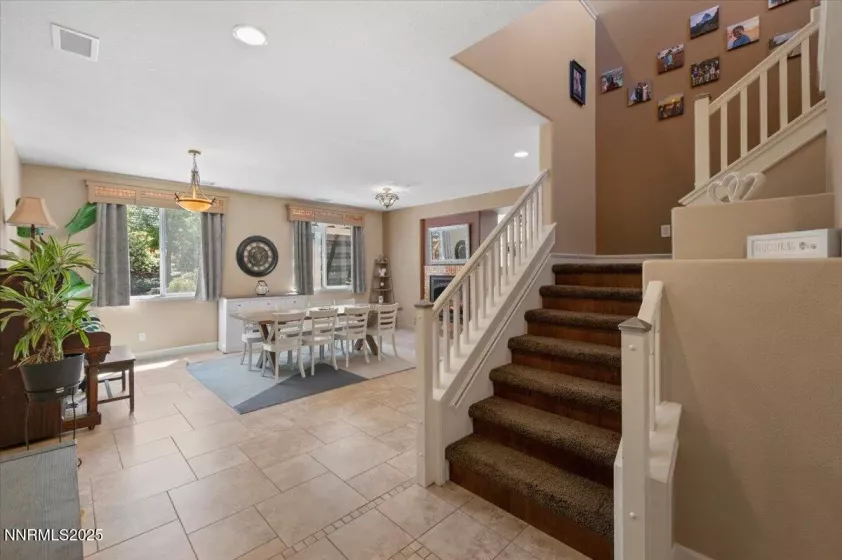 400 Sondrio, Reno, Nevada 89521, 5 Bedrooms Bedrooms, ,3 BathroomsBathrooms,Residential,Residential,Sondrio,250050380