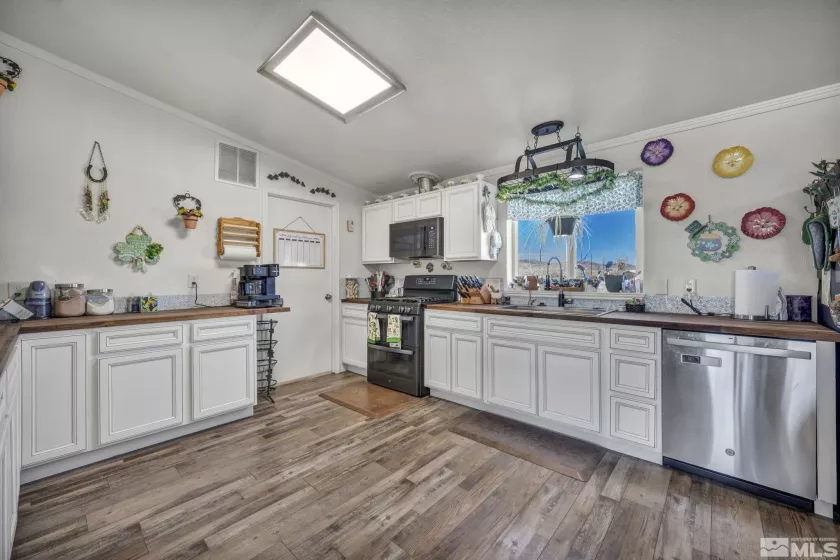 1575 Quince, Silver Springs, Nevada 89429, 6 Bedrooms Bedrooms, ,3 BathroomsBathrooms,Residential,Residential,Quince,250004278