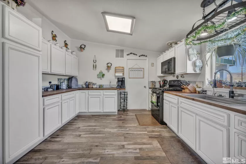 1575 Quince, Silver Springs, Nevada 89429, 6 Bedrooms Bedrooms, ,3 BathroomsBathrooms,Residential,Residential,Quince,250004278