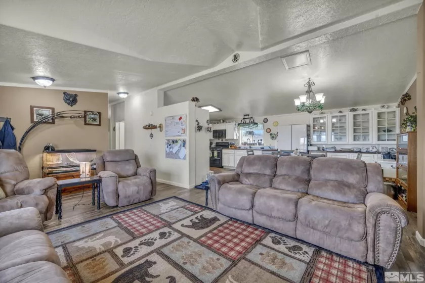 1575 Quince, Silver Springs, Nevada 89429, 6 Bedrooms Bedrooms, ,3 BathroomsBathrooms,Residential,Residential,Quince,250004278