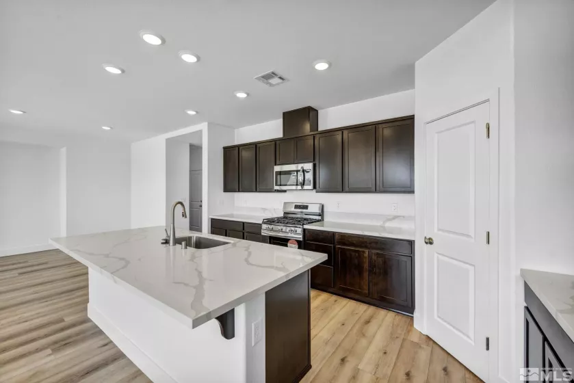 401 Solaris, Carson City, Nevada 89705, 3 Bedrooms Bedrooms, ,2 BathroomsBathrooms,Residential,Residential,Solaris,250001161
