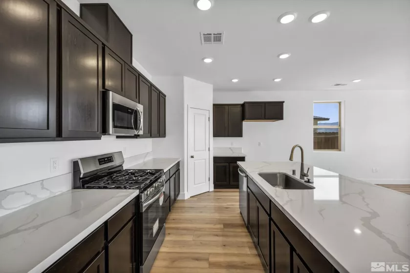401 Solaris, Carson City, Nevada 89705, 3 Bedrooms Bedrooms, ,2 BathroomsBathrooms,Residential,Residential,Solaris,250001161