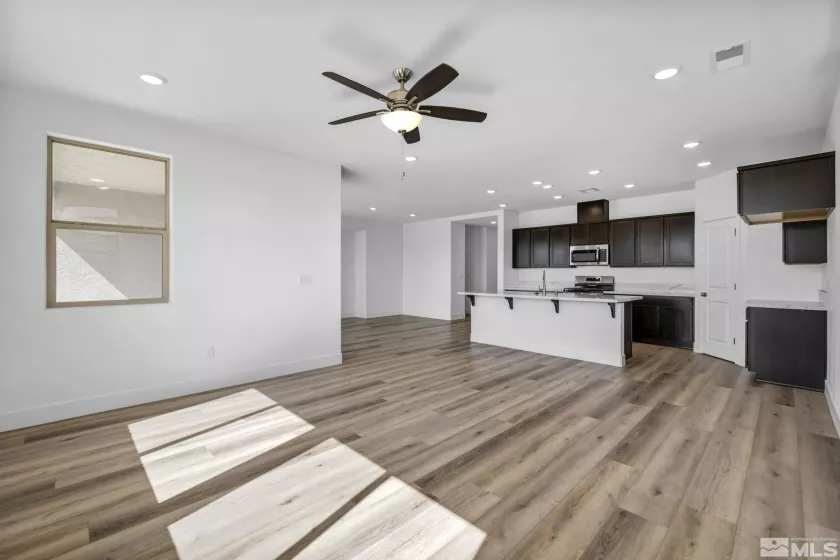 401 Solaris, Carson City, Nevada 89705, 3 Bedrooms Bedrooms, ,2 BathroomsBathrooms,Residential,Residential,Solaris,250001161
