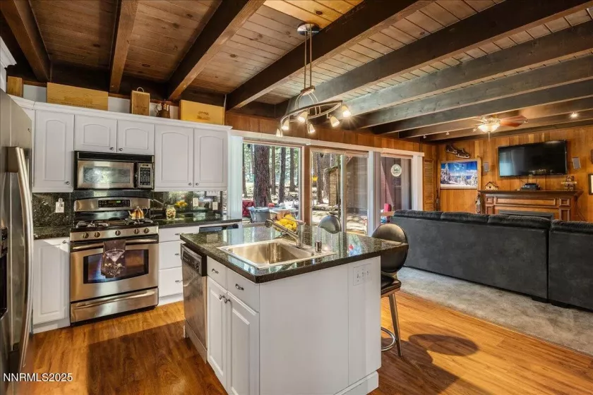 860 Gardner, South Lake Tahoe, California 96150, 3 Bedrooms Bedrooms, ,2 BathroomsBathrooms,Residential,Residential,Gardner,250050396