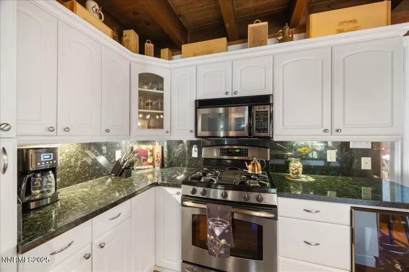 860 Gardner, South Lake Tahoe, California 96150, 3 Bedrooms Bedrooms, ,2 BathroomsBathrooms,Residential,Residential,Gardner,250050396