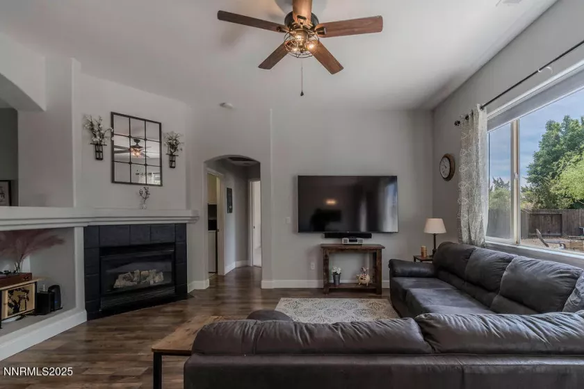1063 Brierwood, Fernley, Nevada 89408, 3 Bedrooms Bedrooms, ,2 BathroomsBathrooms,Residential,Residential,Brierwood,250050403