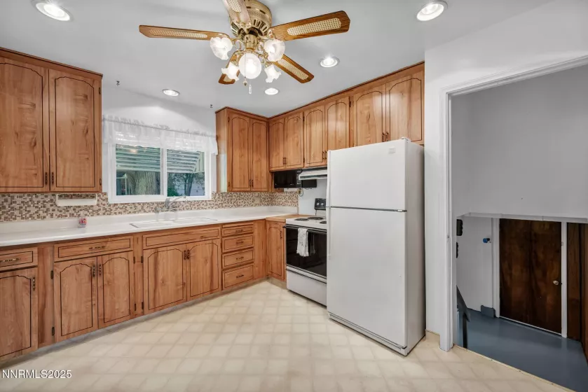 895 Stoker, Reno, Nevada 89503, 3 Bedrooms Bedrooms, ,1 BathroomBathrooms,Residential,Residential,Stoker,250050422