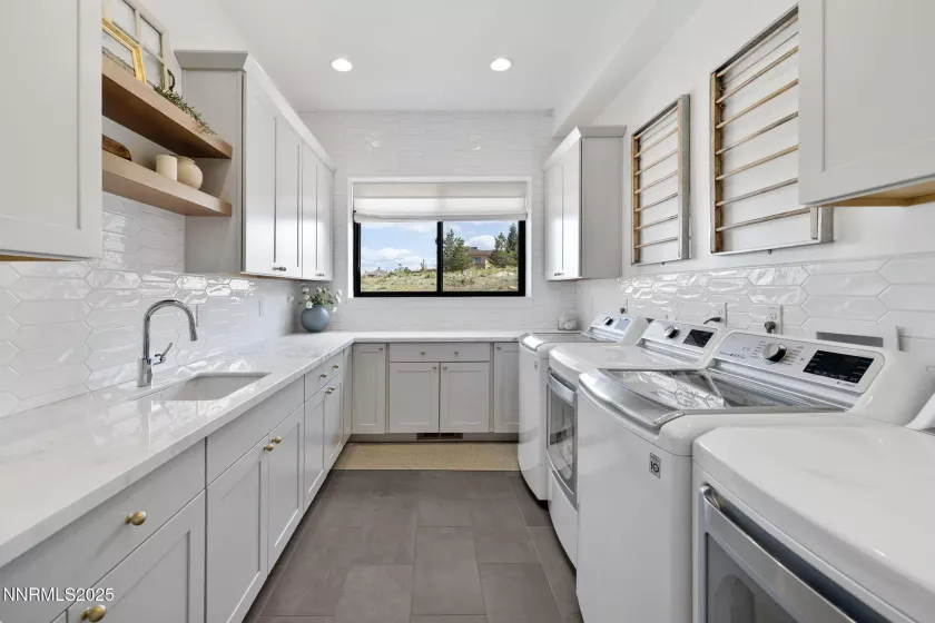 6300 Trailblazer, Reno, Nevada 89511, 5 Bedrooms Bedrooms, ,6 BathroomsBathrooms,Residential,Residential,Trailblazer,250050438