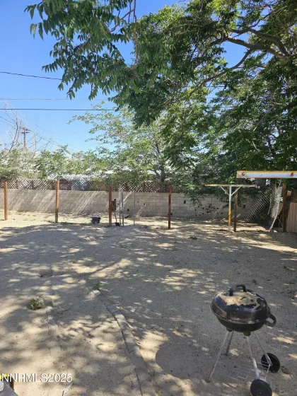 121 English, Hawthorne, Nevada 89415, 2 Bedrooms Bedrooms, ,1 BathroomBathrooms,Residential,Residential,English,250050445
