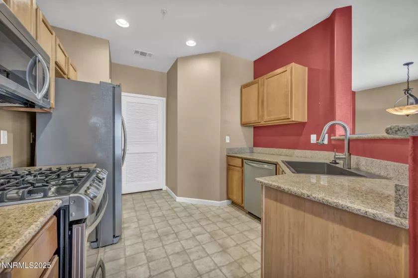 9050 Double R, Reno, Nevada 89521, 2 Bedrooms Bedrooms, ,2 BathroomsBathrooms,Residential,Residential,Double R,250050463