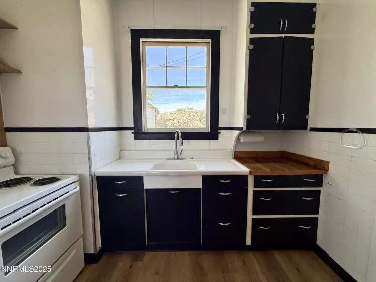 141 University, Tonopah, Nevada 89049, 2 Bedrooms Bedrooms, ,1 BathroomBathrooms,Residential,Residential,University,250050483