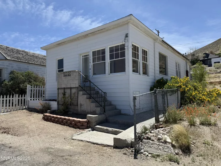 141 University, Tonopah, Nevada 89049, 2 Bedrooms Bedrooms, ,1 BathroomBathrooms,Residential,Residential,University,250050483