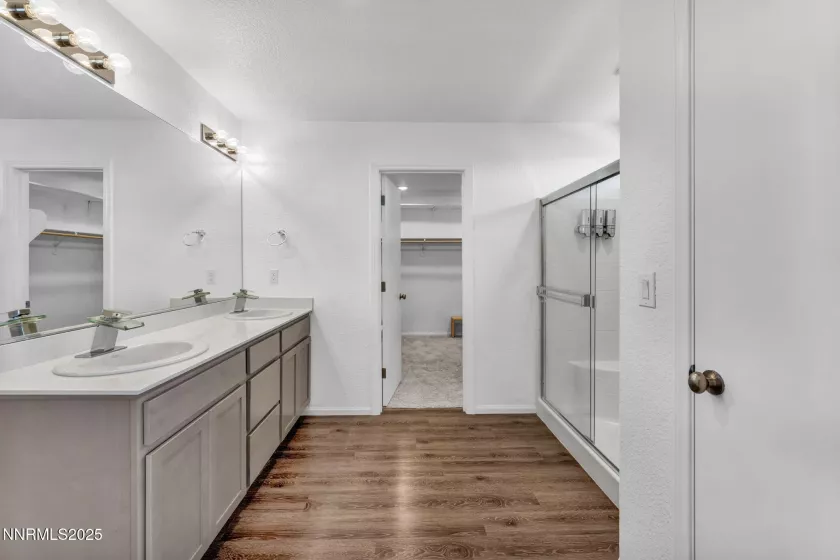 Primary Bath/Walk-in Closet