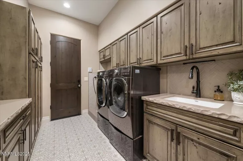 5580 Lausanne, Reno, Nevada 89511, 4 Bedrooms Bedrooms, ,4 BathroomsBathrooms,Residential,Residential,Lausanne,250050514
