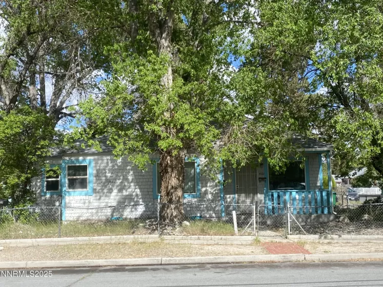 401 N Walsh side view