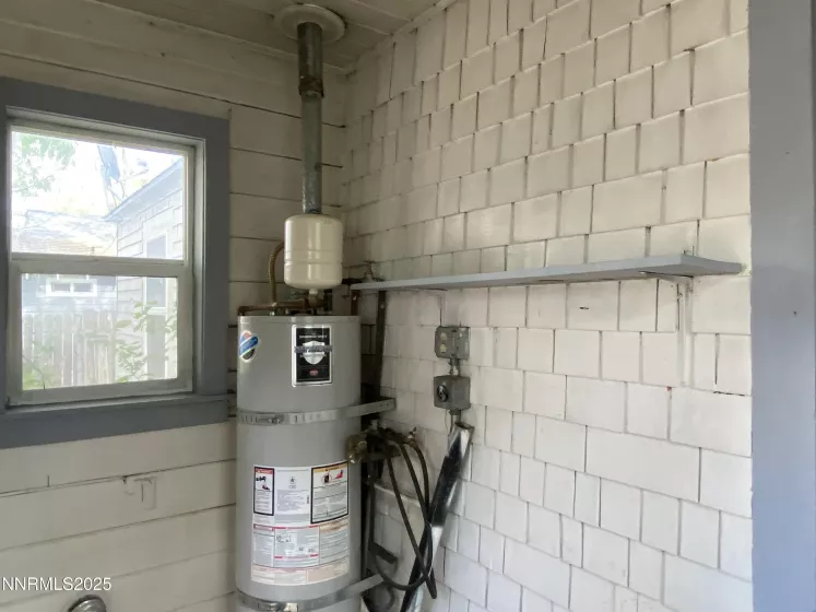 401 N Walsh Enclosed back porch/utility room
