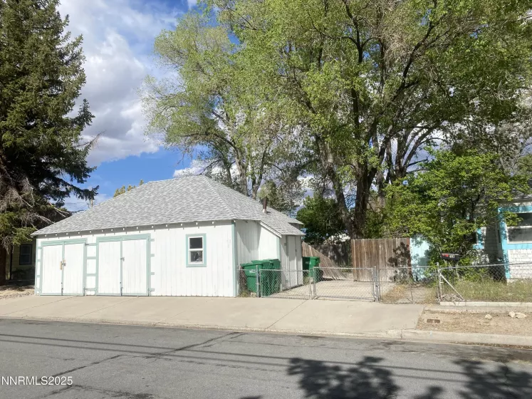 Detached Garage 403 N Walsh
