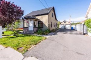 1417 Douglas, Gardnerville, Nevada 89410, 3 Bedrooms Bedrooms, ,2 BathroomsBathrooms,Residential,Residential,Douglas,250050519