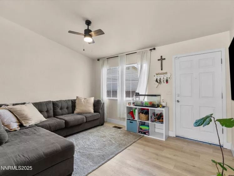 6485 Oneida, Sun Valley, Nevada 89433, 3 Bedrooms Bedrooms, ,2 BathroomsBathrooms,Residential,Residential,Oneida,250050521