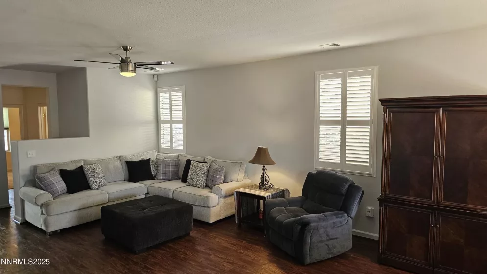 1871 Cosenza, Sparks, Nevada 89434, 2 Bedrooms Bedrooms, ,2 BathroomsBathrooms,Residential,Residential,Cosenza,250050560