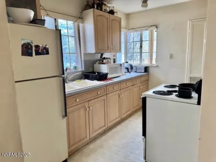 590 St Lawrence, Reno, Nevada 89509, 6 Bedrooms Bedrooms, ,5 BathroomsBathrooms,Residential,Residential,St Lawrence,250050473