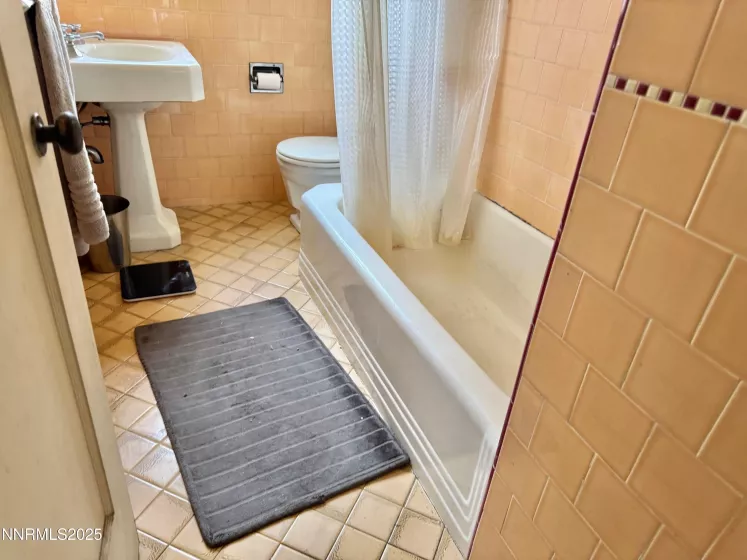 590 St Lawrence, Reno, Nevada 89509, 6 Bedrooms Bedrooms, ,5 BathroomsBathrooms,Residential,Residential,St Lawrence,250050473